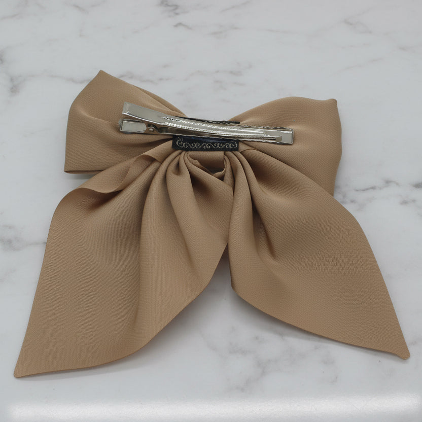 Desert Sand Satin Dream – Klassische Haarschleife mit fließenden Bändern