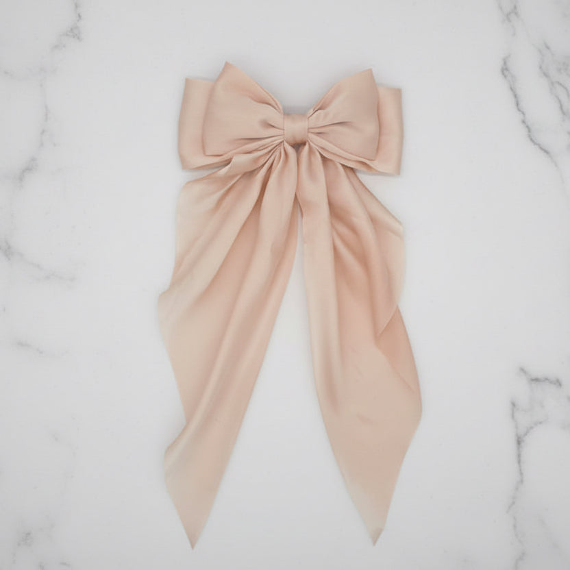 Satin Elegance – Grosse Haarschleife mit langen Bändern