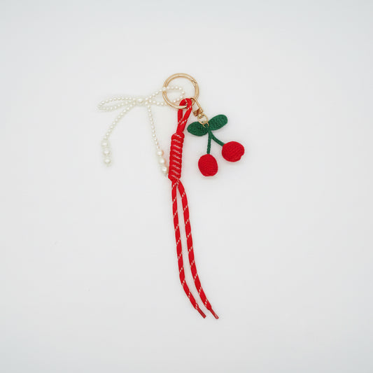 Cherry Pop Perlen-Traum – Kawaii Plüsch-Taschenanhänger mit Häkelkirschen